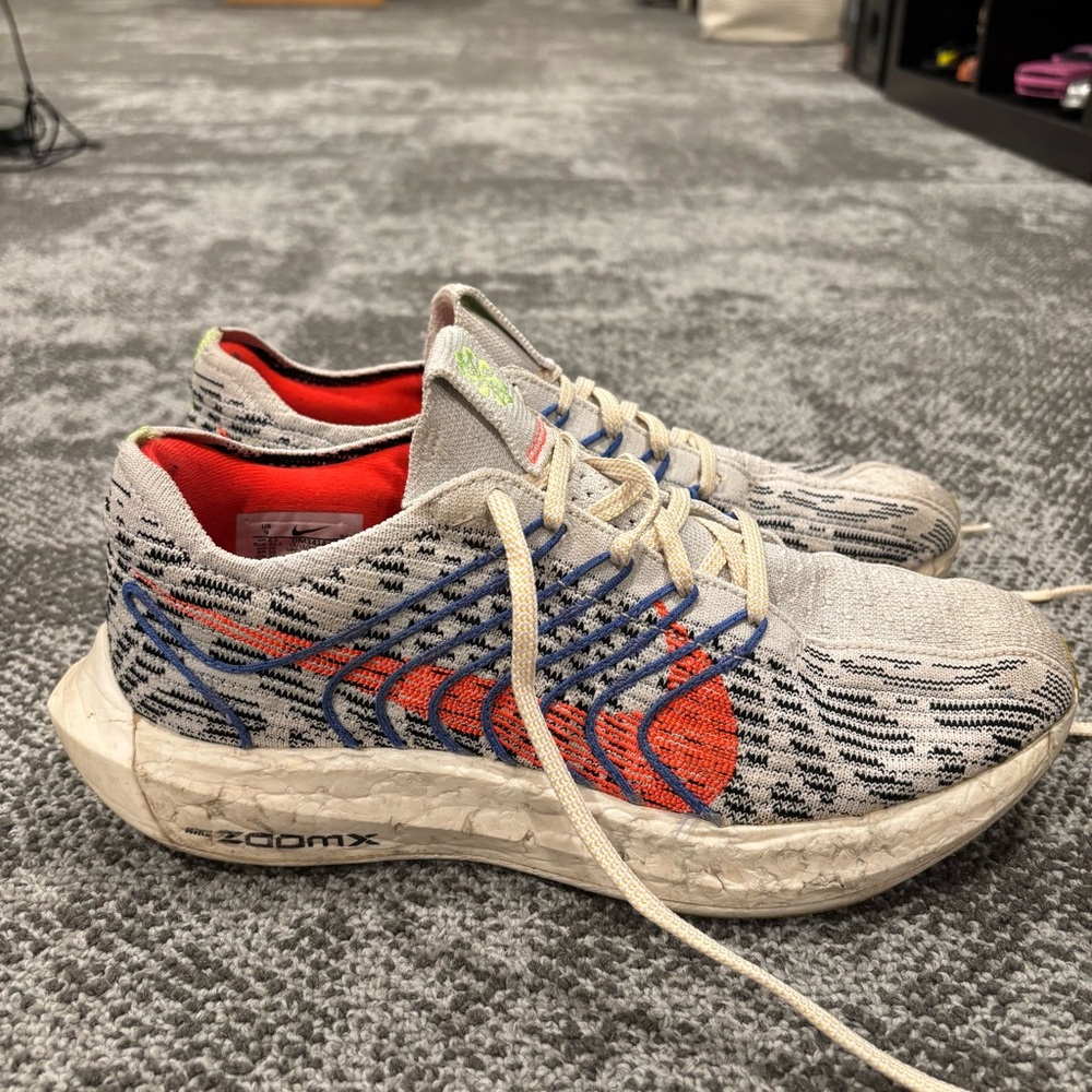 Nike Men's Light Gray Knit Running Shoes with Orange and Blue Accents
